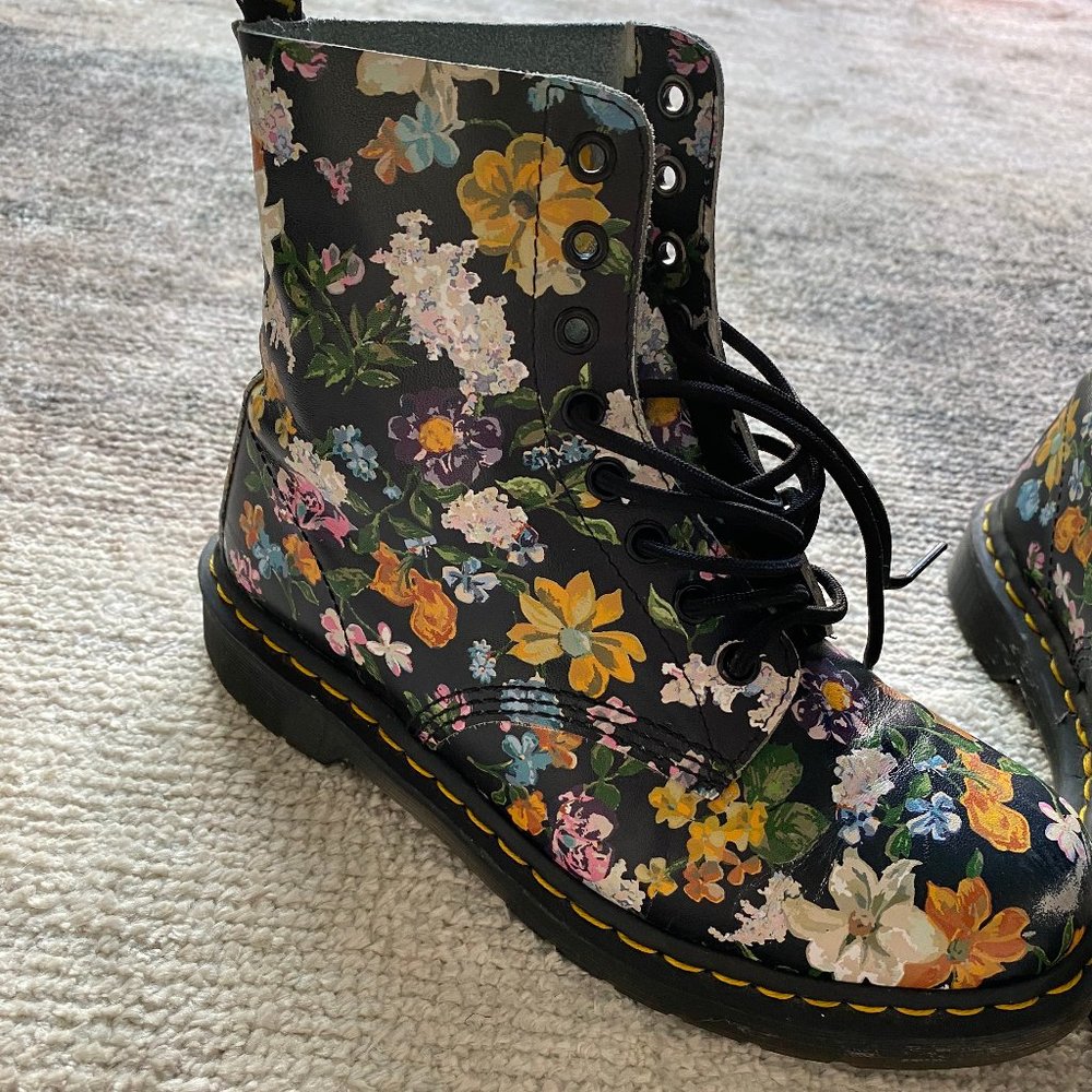 Doc Martens 1460 Boot in Floral